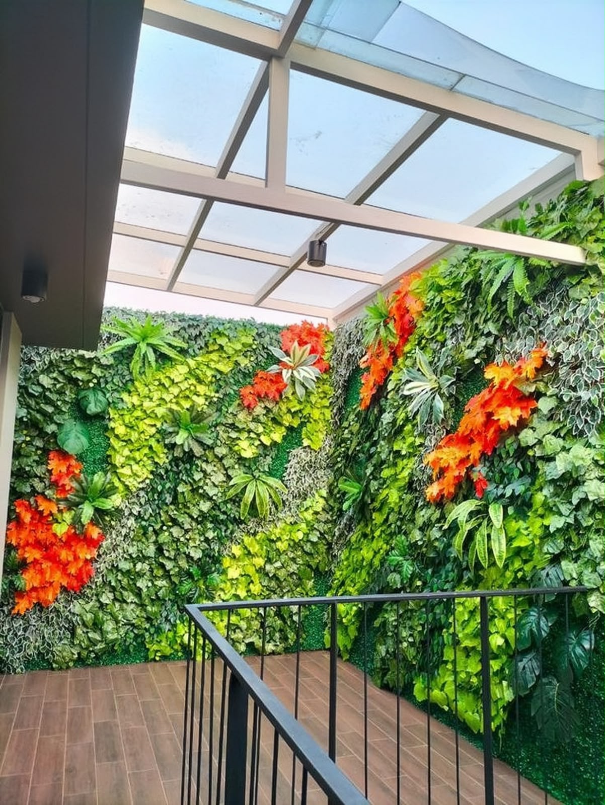 Jasa pemasangan vertical garden sintetis Jakarta