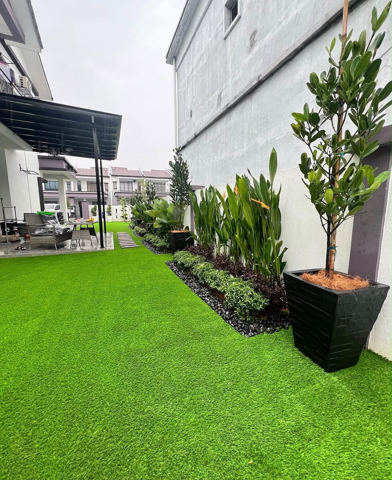 Area setelah pemasangan rumput sintetis