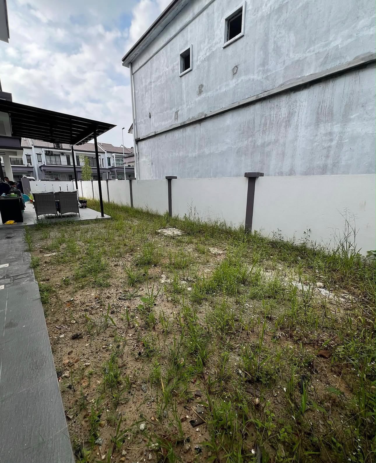 Area sebelum pemasangan rumput sintetis