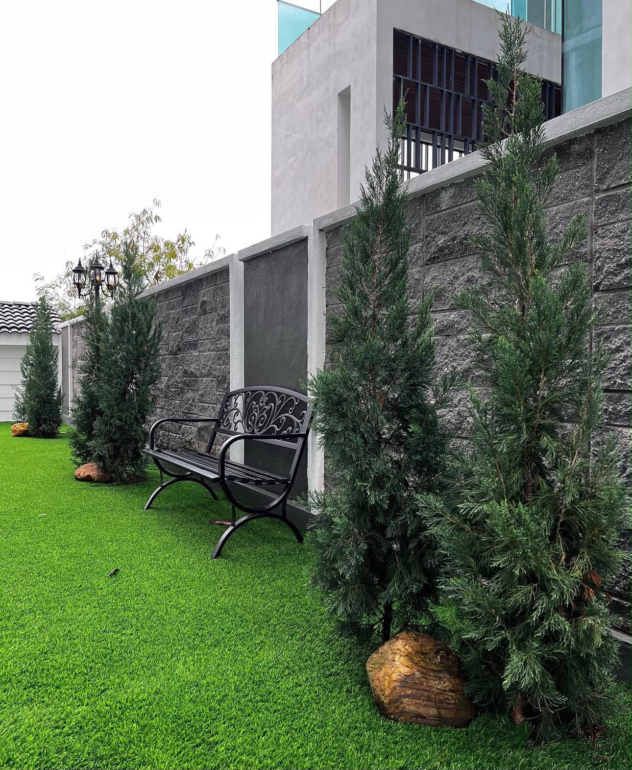 Jasa pemasangan rumput sintetis premium